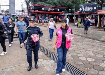 Dia Internacional da Mulher: Mailza Assis participa de Blitz educativa no centro de Rio Branco