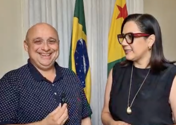 Governadora em exercício do Acre, Mailza Assis, recebe o jornalista e colunista Vagno Di Paula