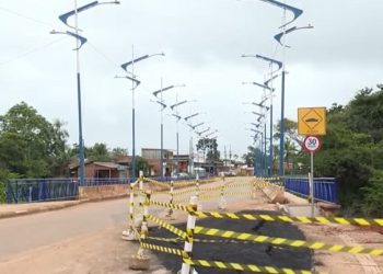 Rachaduras aparecem na ponte sobre igarapé Judia seis meses após inauguração