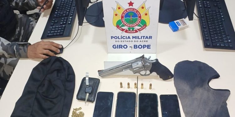 Na Cidade do Povo, quatro homens que planejavam ataque são presos e um menor é apreendido