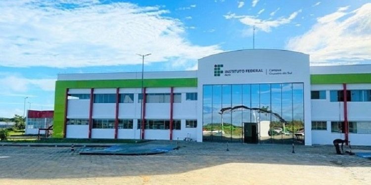 Com salários de até R$ 7,3 mil, Ifac lança edital para contratação temporária de professores em Cruzeiro do Sul