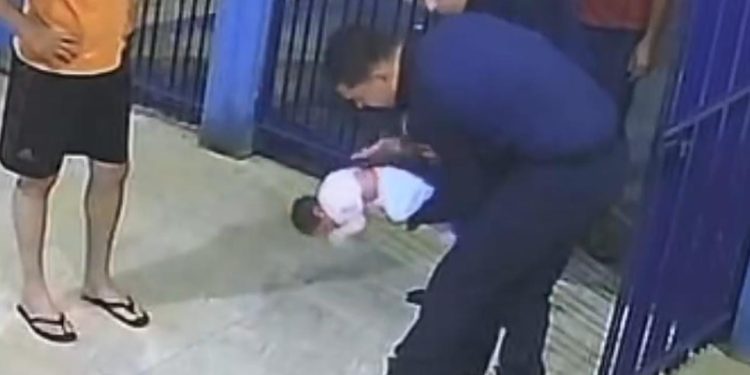 Policiais militares salvam bebê de cinco dias engasgado com leite materno em Brasiléia