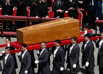 Corpo de papa Francisco é sepultado na Basílica de Santa Maria Maior