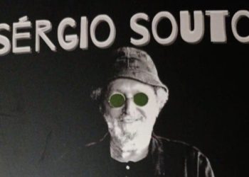 “Versos Colaterais: Detalhes de Poesia Nunha Realidade Pararela” foi o livro lançado pelo compositor e cantor Sérgio Souto