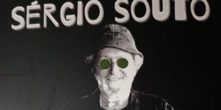 “Versos Colaterais: Detalhes de Poesia Nunha Realidade Pararela” foi o livro lançado pelo compositor e cantor Sérgio Souto