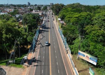 Avenida Antônio da Rocha Viana é recapeada e novos equipamentos são entregues para obras viárias no Acre