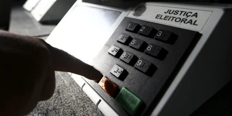 Cármen Lúcia pede que eleitor regularize título até 19 de maio