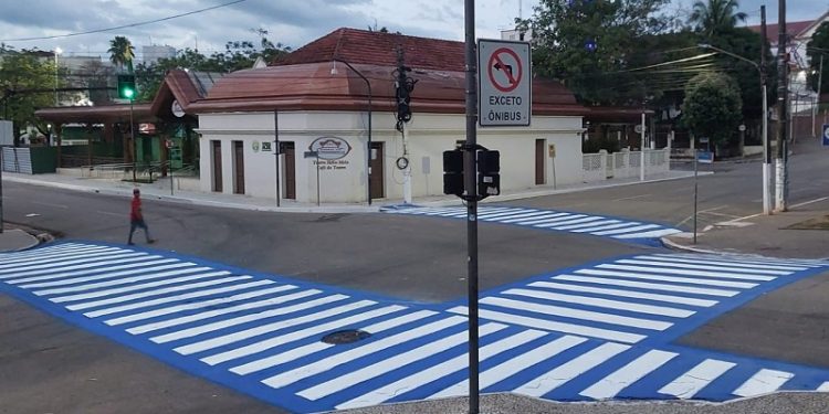 Faixas de pedestres ganham nova pintura em pontos críticos de Rio Branco