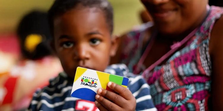 Caixa começa a pagar Bolsa Família de maio