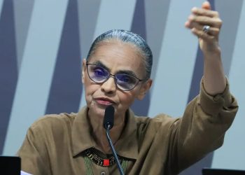 Autoridades políticas e entidades acreanas prestam apoio a Marina Silva após ataques no Senado