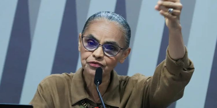 Autoridades políticas e entidades acreanas prestam apoio a Marina Silva após ataques no Senado