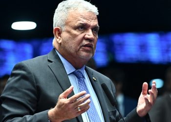 Projeto de Petecão quer liberar porte de arma para policiais penais em todo país