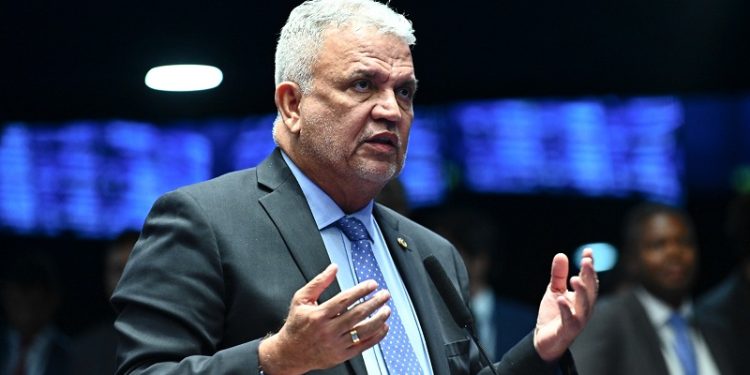 Projeto de Petecão quer liberar porte de arma para policiais penais em todo país