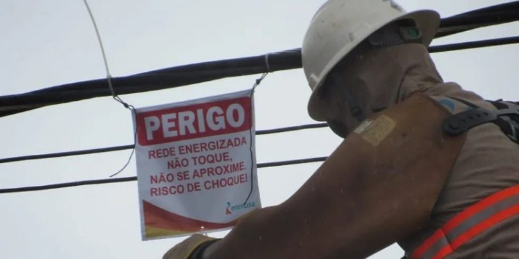 Mais de 600 ações clandestinas na rede elétrica foram registradas no Acre em 2024