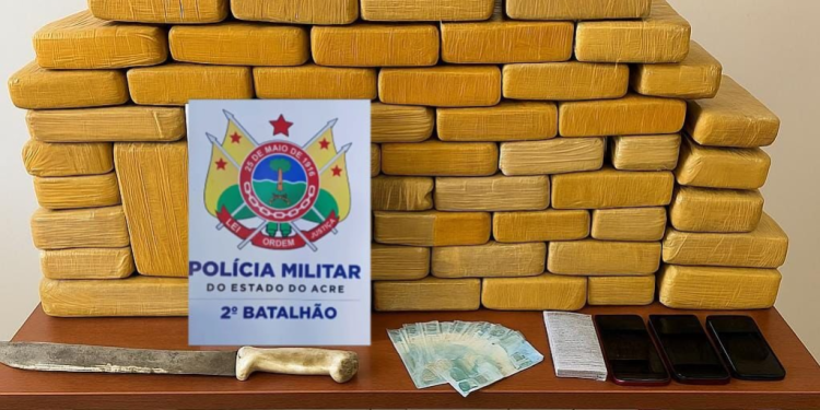 Mais de 77kg de droga são apreendidos na Vila Acre e quadrilha é detida
