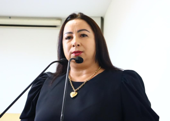 “Meu voto foi político, mas continuo com liberdade para criticar”, diz Elzinha sobre votação dos R$67 milhões