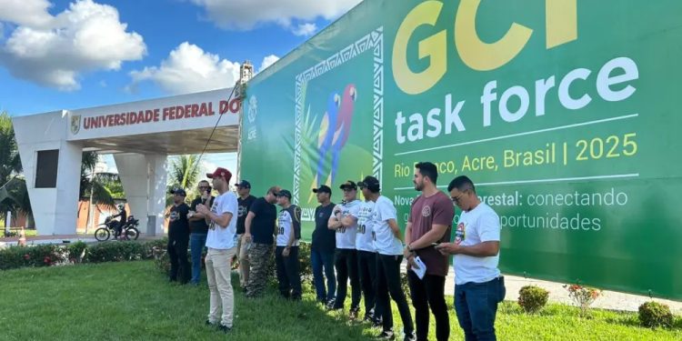 Forças de segurança protestam por valorização durante conferência internacional na Ufac