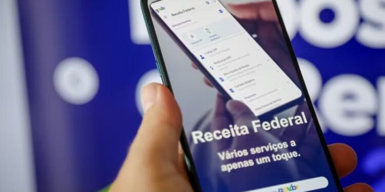 Mais de 70% dos contribuintes vão receber restituição do IR 2025 por Pix