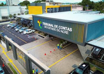 Após denúncia sobre escola em curral, secretário de Educação do Acre é afastado por determinação do TCE-AC