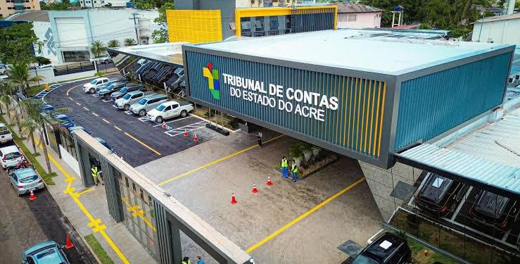 Após denúncia sobre escola em curral, secretário de Educação do Acre é afastado por determinação do TCE-AC