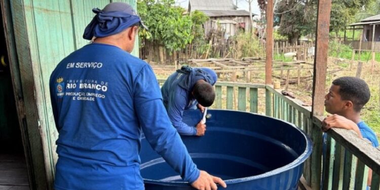 Projeto distribui mais de 200 caixas d’água e boias para famílias de baixa renda em Rio Branco