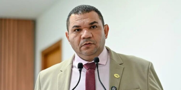 “É lamentável ter que implorar”: vereador cobra Prefeitura de RB por falta de respostas a requerimentos