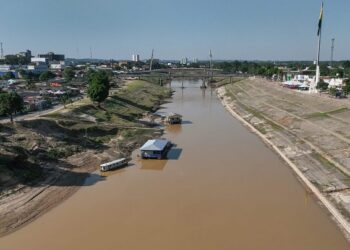 Defesa Civil alerta para risco de falta d’água nas periferias com queda no nível do Rio Acre