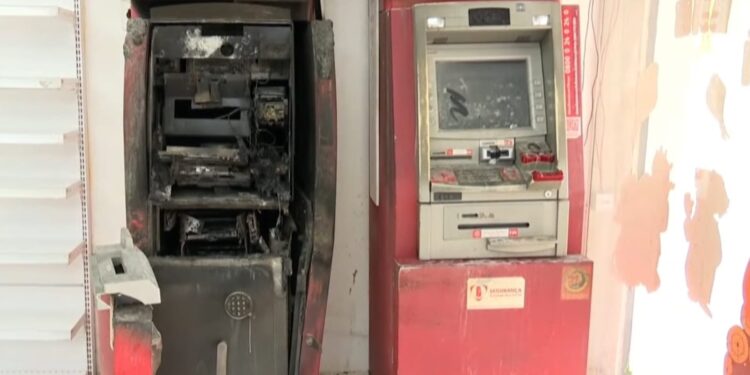 Criminosos invadem farmácia e tentam explodir caixa eletrônico na AC-40, em Rio Branco