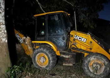 Retroescavadeira da prefeitura furtada na Transacreana é recuperada em RB