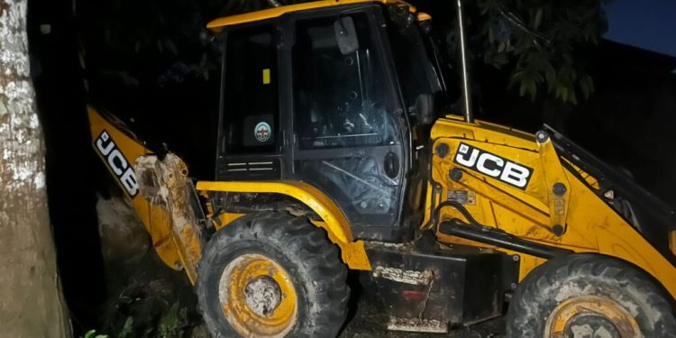 Retroescavadeira da prefeitura furtada na Transacreana é recuperada em RB