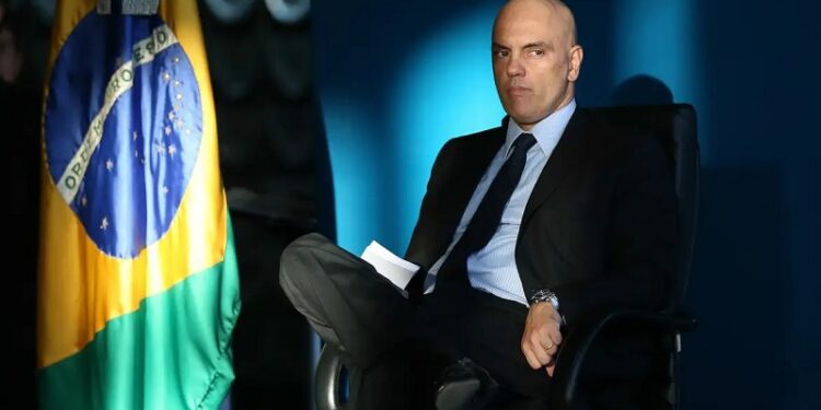 Bolsonaro fez flagrante confissão de obstrução de Justiça, diz Moraes