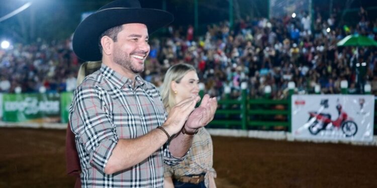 Gladson Cameli anuncia exportações para as Filipinas durante final do rodeio da Expoacre