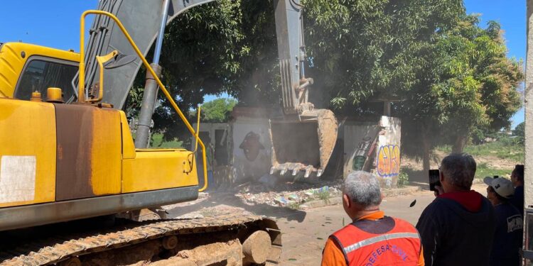 Bar do Branco é demolido após dois anos interditado por risco de desabamento no bairro da Base