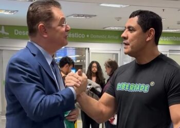 “Estamos passando por uma situação de ditadura”, diz Coronel Ulysses ao desembarcar em Brasília para apoiar Bolsonaro