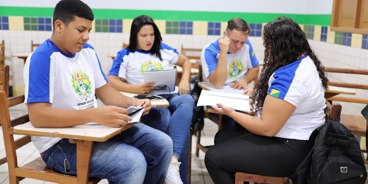 Estado publica três novos editais para contratação de professores para ensino em aldeias e zonas rurais do Acre