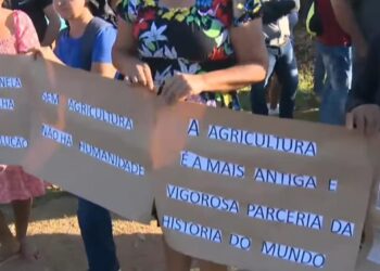 Produtores rurais bloqueiam estrada de Porto Acre em protesto contra reintegração de posse