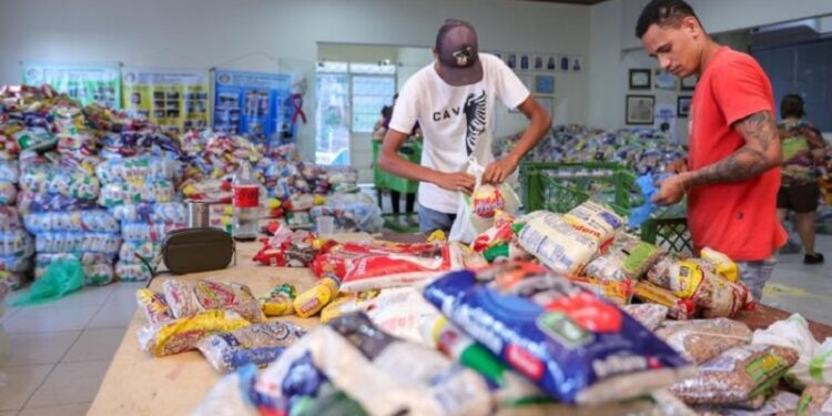 Troca de ingressos para shows da Expoacre já atinge 80 mil quilos de doações, mas equilíbrio nos itens ainda preocupa