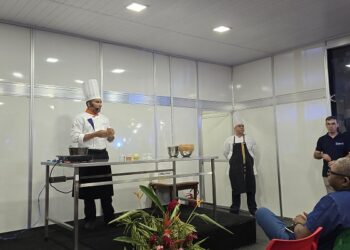 Vai perder? chefs da Bahia e do Pará dão sabor à primeira aula-show do Senac na Expoacre 2025