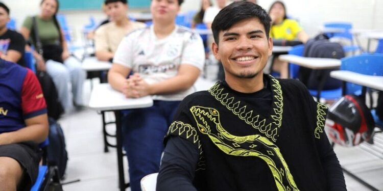 “Universidade também é um lugar para nós”: estudante indígena conquista vaga em Engenharia Civil na Ufac