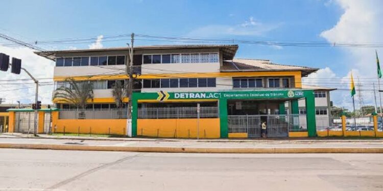 Detran publica edital de suspensão de CNHs e dá prazo para motoristas entregarem documento ou recorrerem