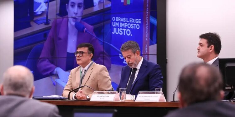 Comissão da Câmara aprova isenção do IR para quem ganha até R$ 5 mil