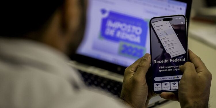 Receita paga nesta quinta terceiro lote de restituição do IR de 2025