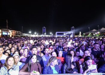 Abertura da Expoacre Juruá: Raça Negra aqueceu os corações do público na noite desta terça-feira