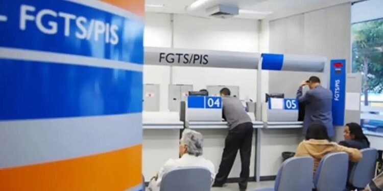 Caixa libera abono salarial para nascidos em novembro e dezembro