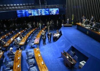 Senado aprova isenção de IR para quem ganha até dois salários-mínimos