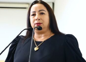 Vereadora Elzinha Mendonça apresenta projeto que obriga presença de intérprete de Libras em eventos de Rio Branco