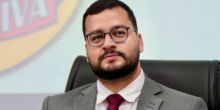 Projeto de lei propõe gratuidade no estacionamento para consumidores em Rio Branco