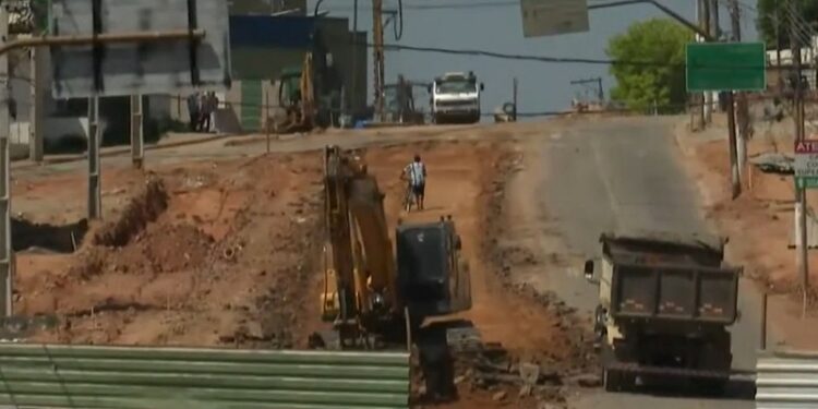 “Caótico”: obras do Complexo Viário interditam trecho da Av. Ceará e causam desordem no trânsito de Rio Branco