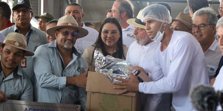 Lula chega à Cooperacre acompanhado de autoridades locais e ministros dos Transportes e Educação