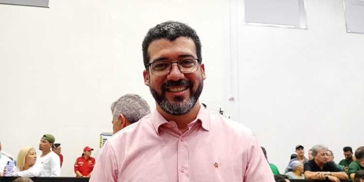 “Essa turma não está preocupada com o povo do AC”, diz vereador sobre ausência de políticos em agenda com Lula